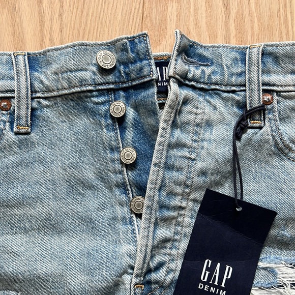 GAP Distressed Denim Cheeky Jean Short - Picture 4 of 5